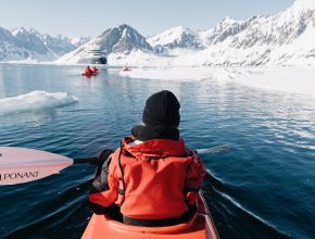 Le Commandant Charcot -276_ O300422_Storo-Island_Kayak©PONANT-Daniel Ernst